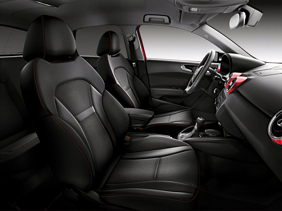 Интерьер Audi A1 Sportback Amplified (8X) 2012 года  (фото 4 из 6)